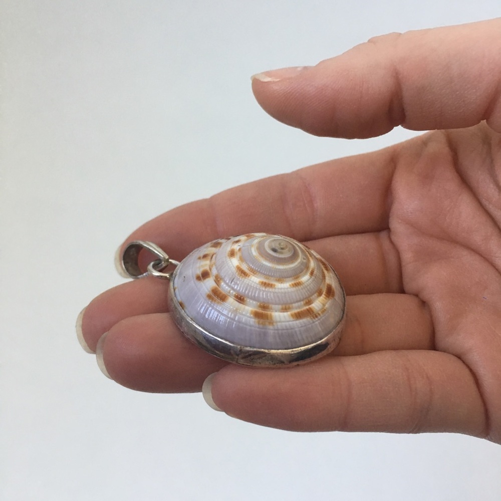 Silver Shell Pendant - image 5